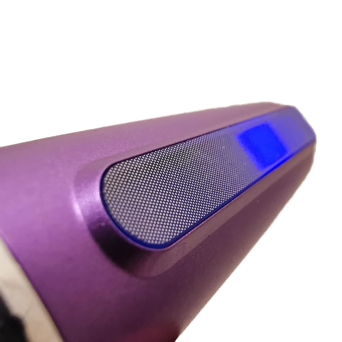 This facial hair remover has built-in  ultraviolet light that kills bacteria - e4cents