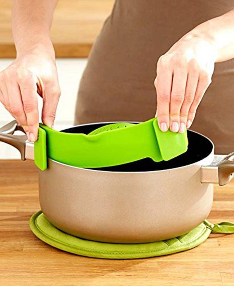 Clip-On Pot Universal Food Strainer. (Black)
